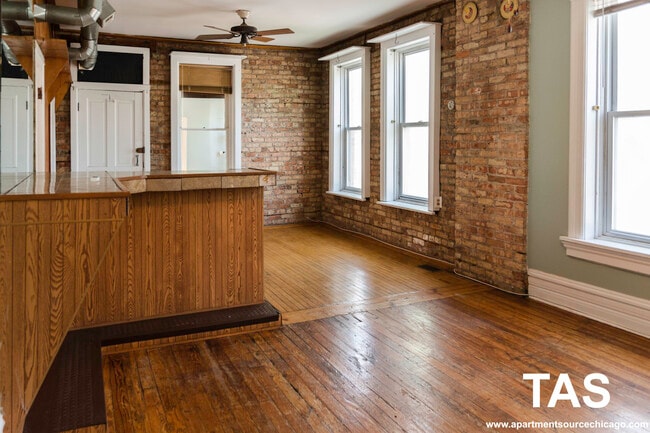 Photo - 2057 W Roscoe St Apartment