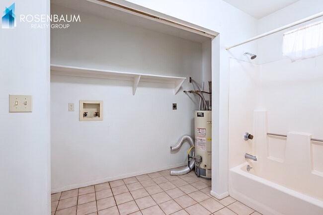 Cozy Upstairs 2-Bedroom Apartment with Shared Fenced Yard