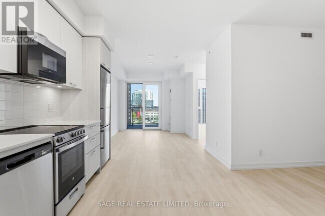 Photo - 75 James St S Unit 711