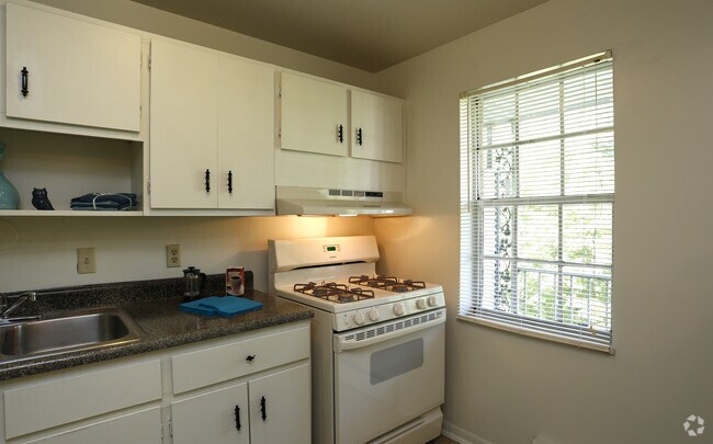 Kitchen - Compton Lake