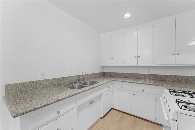 Photo - 3116 W 99th St Unit 05