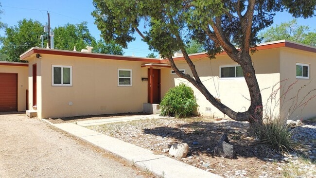 Building Photo - Charming 2 Bedroom House in the SE!