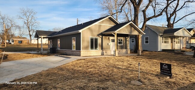 Photo - 722 S Griffith Ave