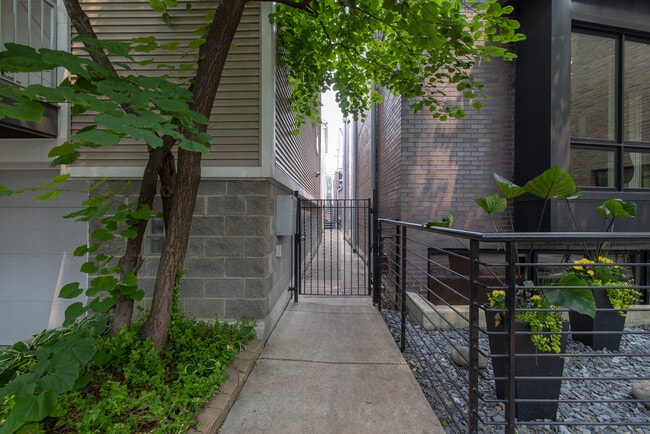 Photo - 1742 W Crystal St Unit 2