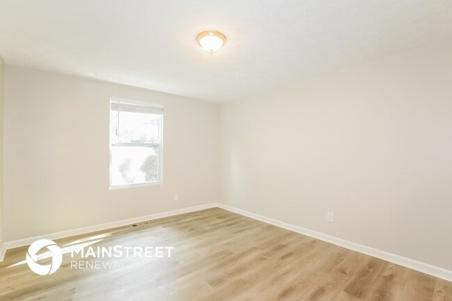 Photo - 694 Stoneside Dr