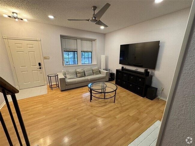 Building Photo - 1411 Gracy Farms Ln Unit 107 Rental