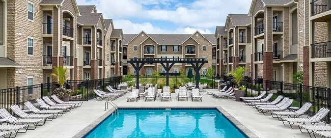 Photo - Valencia on Avery