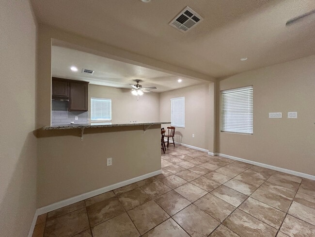 Photo - 710 La Vega St