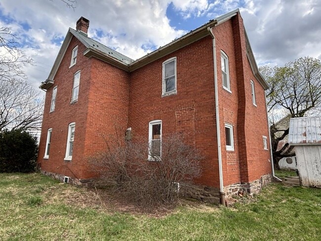 Photo - 1650 Old Harrisburg Rd