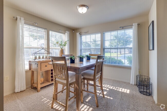 2BR, 2BA - 1108SF - Dining Area