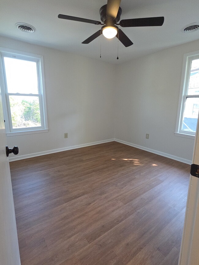 Photo - 411 W Cheves St