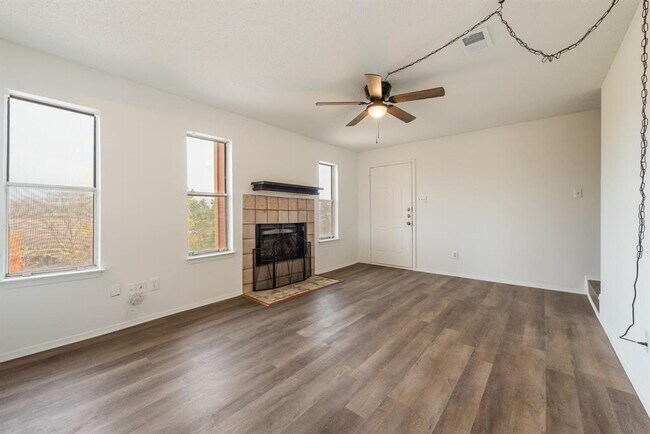 Photo - 6910 Rifle Bend