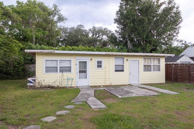 Building Photo - 220 N Adelle Ave Unit B