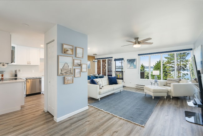 Photo - 3302 Lake Washington Blvd N