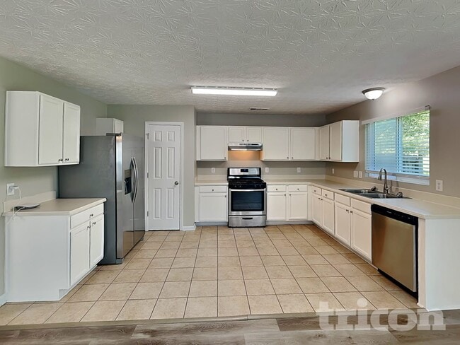 Photo - 186 Silver Fox Trail