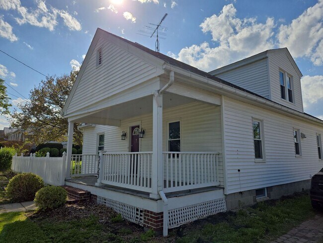 Photo - 3BR Home with Large Yard & Extra Storage
