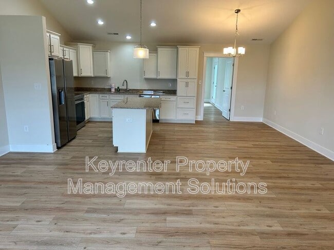 Photo - 185 Lindburgh Dr