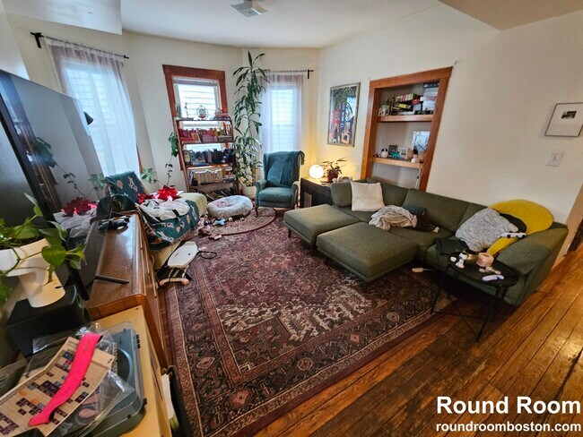 Photo - 346 Faneuil St Unit 2