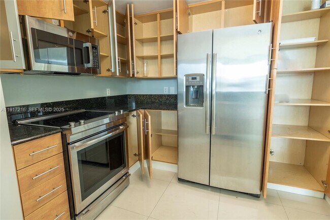 Building Photo - 7900 Harbor Island Dr Unit 920