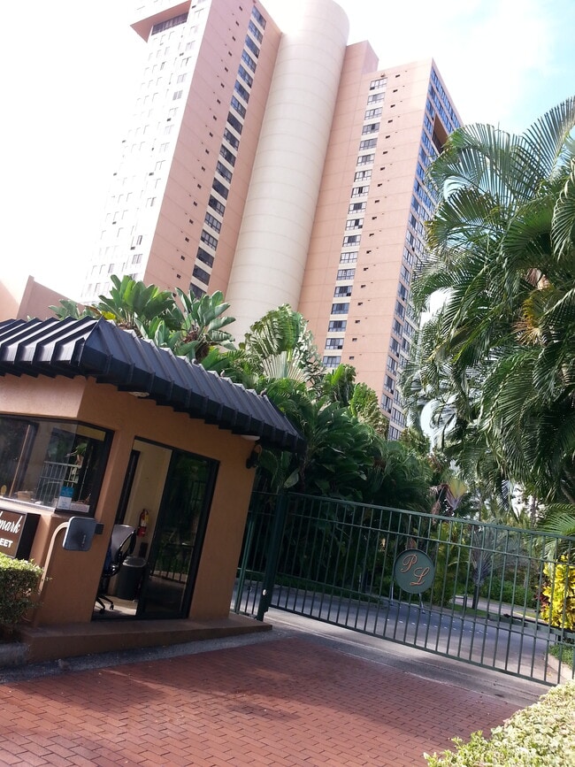 Building Photo - 5333 Likini St Unit Plaza Landmark
