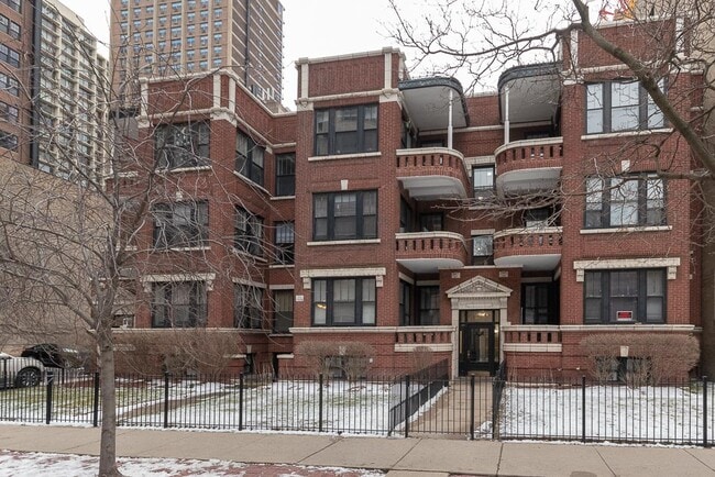 Building Photo - 445 W Melrose St Unit A4