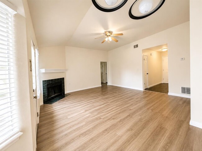 Photo - 501 Amaryllis Ave