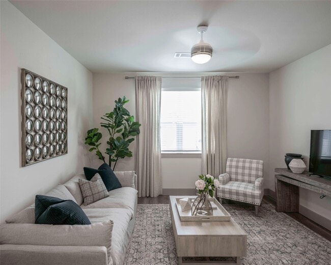 Building Photo - 13958 Cottingham Rd Unit 8306