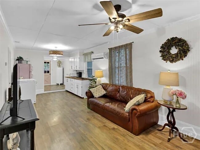 Photo - 304 E Fourth St