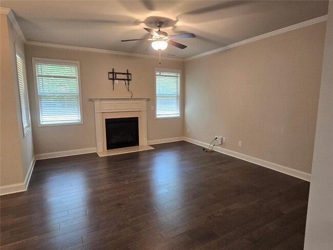 Photo - 305 Holdings Dr