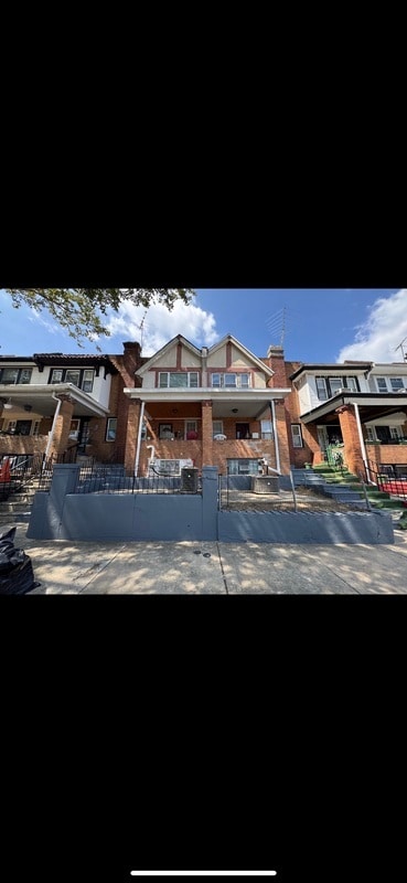 Building Photo - 5869 Woodcrest Ave Rental