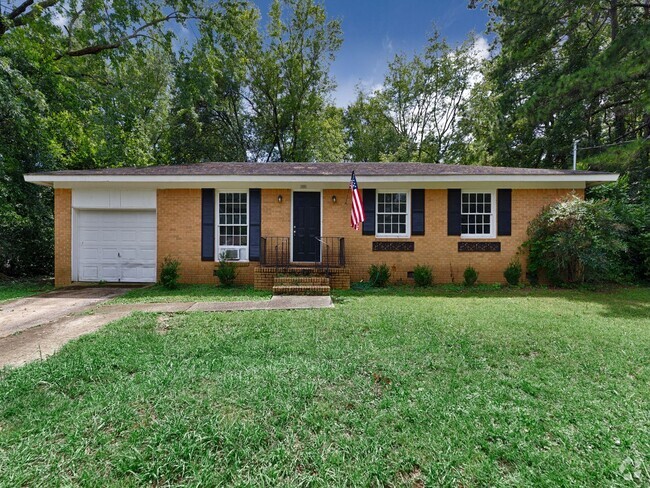 Building Photo - Newly renovated 3 bed/2 bath brick home - ...