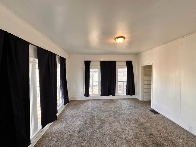 Room 1 - 1018 Haskell Ave Apartment Unit #1