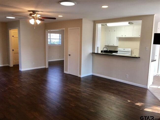 Photo - 1101 Balmoral Dr