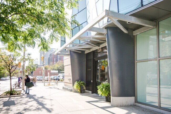 Photo - 156-156 Portland St