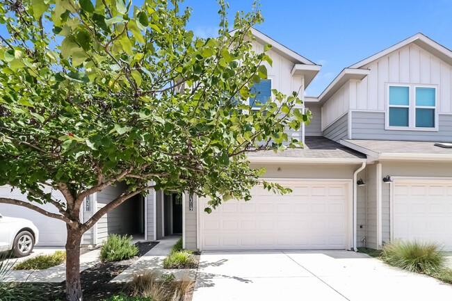 Building Photo - Beautiful two level Condo