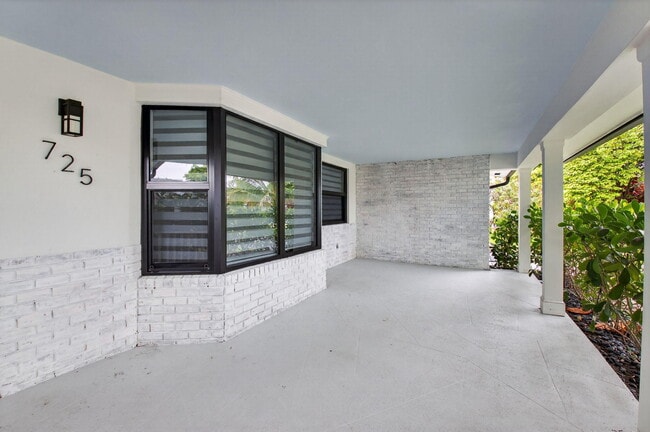 Photo - 725 Heron Dr