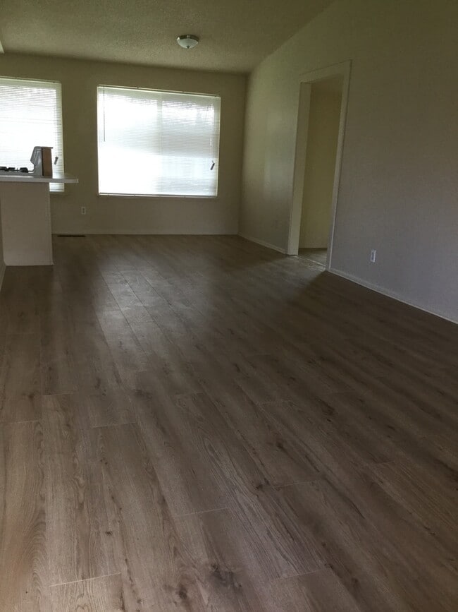 4813 Memorie Ln
