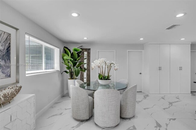 Photo - 465 NW 11th St