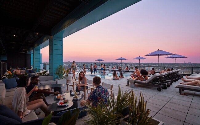 Rooftop Pool & Lounge
