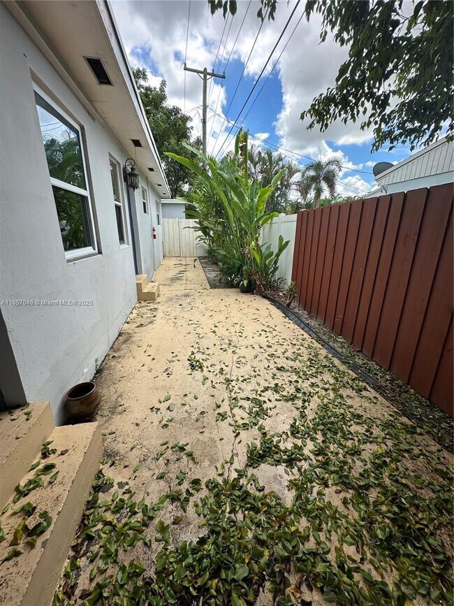 Photo - 1412 NE 12th St Unit 1412