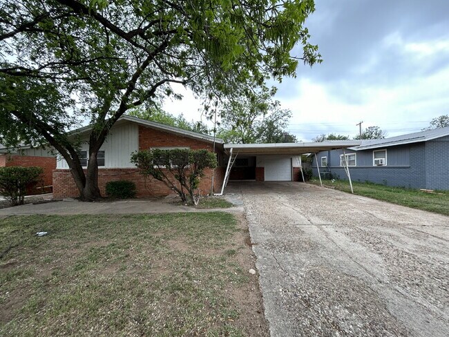 Beautiful Home in LISD School District! - Beautiful Home in LISD School District!