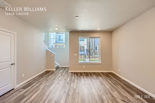 Photo - 477 Millwall Cir