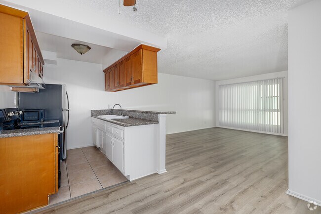 1BR, 1BA - 740SF - Kitchen