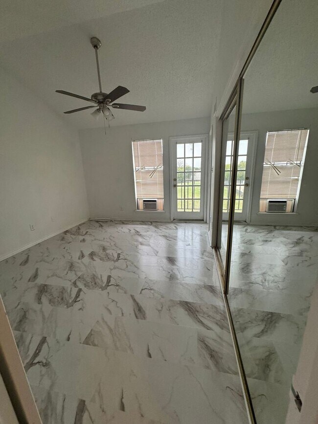 6108 Abrams Rd