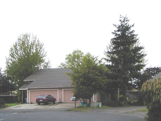 Building Photo - 1601/1603 SE 146th Court