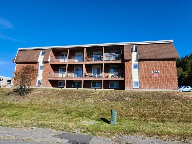 Building Photo - 546 Martha Ave Unit 7