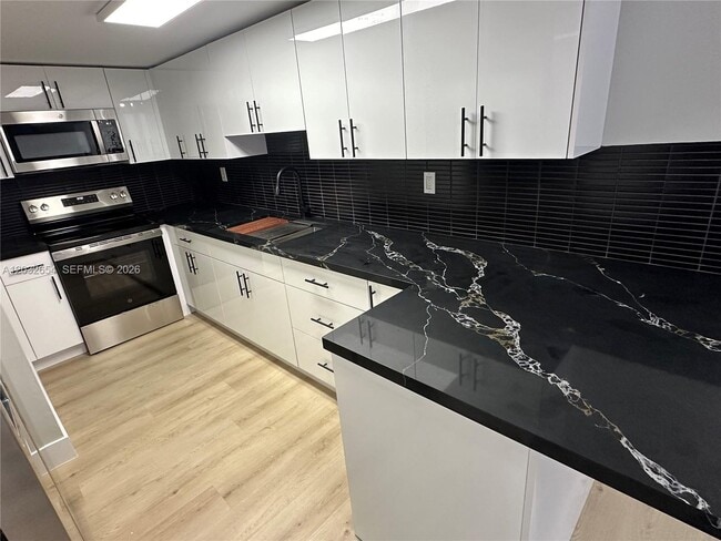 Building Photo - 10090 NW 80th Ct Unit 1325