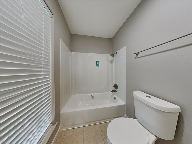 Photo - 16007 Brookford Dr