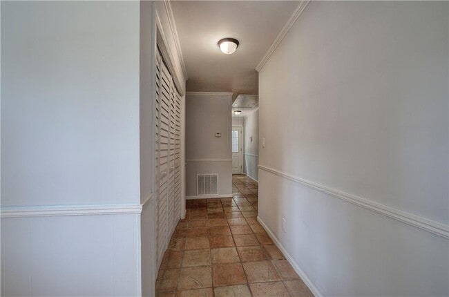 Photo - 447 Floyd St SE