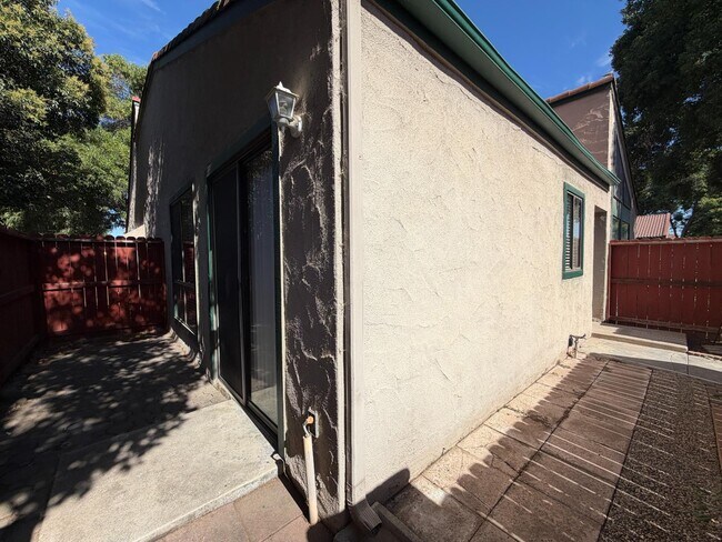 Photo - 5965 E Shields Ave Unidad 117